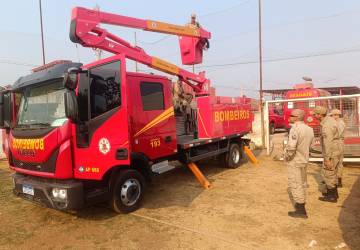 Bombeiros do 2º Batalhão de Várzea Grande recebem instrução para operar viaturas Auto Plataforma Aérea