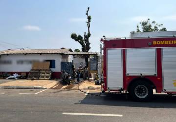 Corpo de Bombeiros combate incêndio em comércio em Primavera do Leste