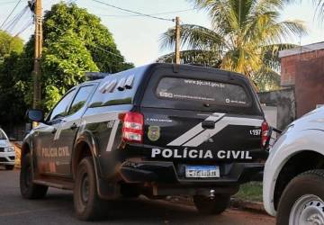 Homem é conduzido pela Polícia Civil após invadir residência onde estavam duas menores