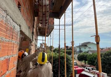 Em Campo Verde: Bombeiros socorrem trabalhador vítima de choque elétrico em construção