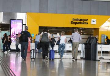 Vinte mil aposentados já compraram passagens pelo Programa Voa Brasil