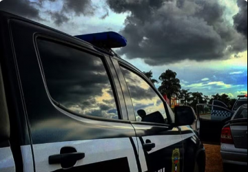 Homem e mulher são mortos a tiros na frente de bar em MT