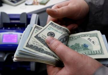 Dólar abre em alta e bate R$ 6,21, de olho em novos dados de inflação e emprego