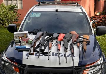 Suspeito de ameaças contra esposa é preso pela PM com arsenal de armas em Vera