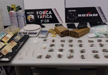 Polícia Militar prende sete membros de facção criminosa e apreende porções de drogas