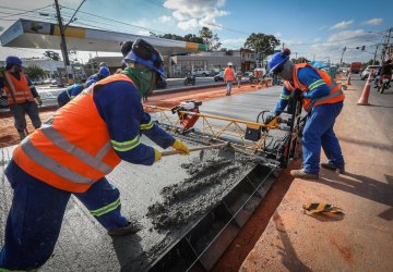 Consórcio culpa disputas políticas e mudanças no traçado nas obras do BRT