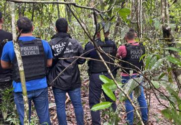 Polícia Civil e Corpo de Bombeiros localizam mais uma ossada em cemitério clandestino