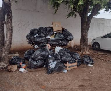 Moradores denunciam falta de coleta de lixo em bairros de Cuiabá