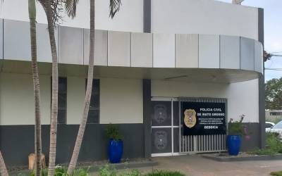 Professor de futebol investigado por abusar de alunos é preso pela Polícia Civil