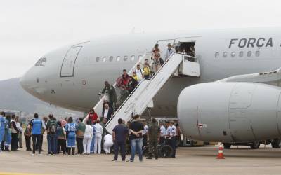 Décimo voo da FAB com 213 repatriados do Líbano chega a São Paulo