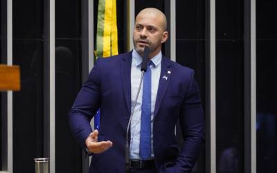 Moraes concede liberdade condicional a Daniel Silveira