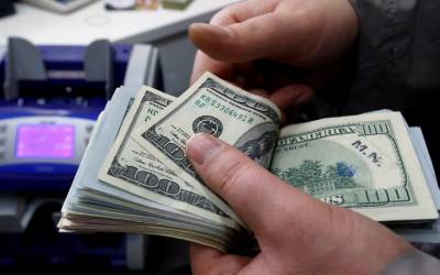 Dólar abre em alta e bate R$ 6,21, de olho em novos dados de inflação e emprego