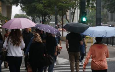 Capitais do país terão chuvas isoladas e céu nublado no Réveillon