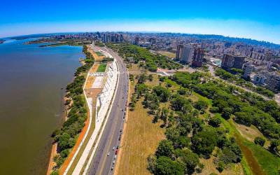 Chuvas paralisam circulação de ônibus e trens em Porto Alegre