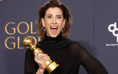 Fernanda Torres ganha Globo de Ouro de melhor atriz e dedica prêmio a Fernanda Montenegro