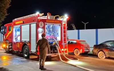 Corpo de Bombeiros atua em princípio de incêndio em conveniência de posto de combustível