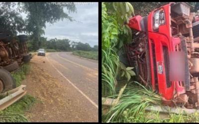 Adolescente de 15 anos morre após caminhão tombar na BR-158 em MT