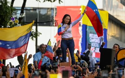 Notícia da prisão de Corina, logo desmentida, tensiona posse de Maduro