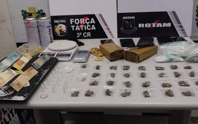 Polícia Militar prende sete membros de facção criminosa e apreende porções de drogas