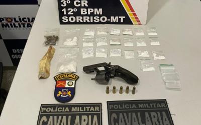 Cavalaria da PM prende três faccionados com drogas, arma e munições