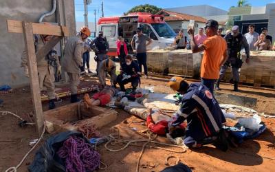 Corpo de Bombeiros resgata vítimas de intoxicação por gases em obras de cisterna