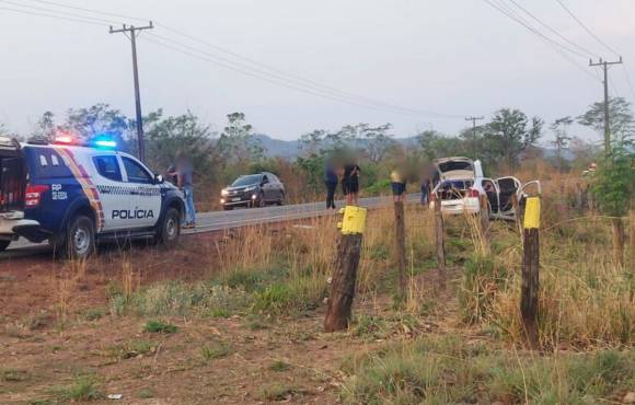 Jovem vê irmão morto em acidente e mata duas pessoas a tiros na MT-241