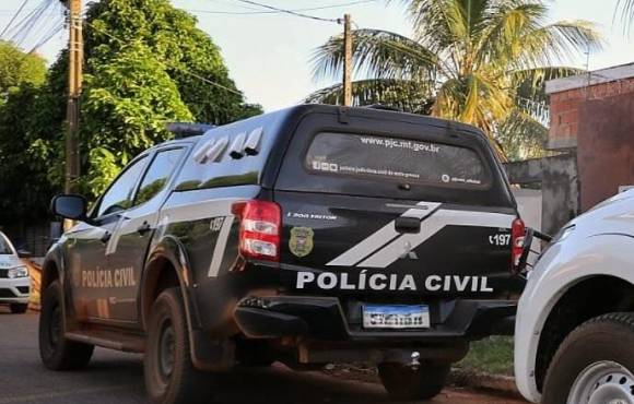 Homem é conduzido pela Polícia Civil após invadir residência onde estavam duas menores