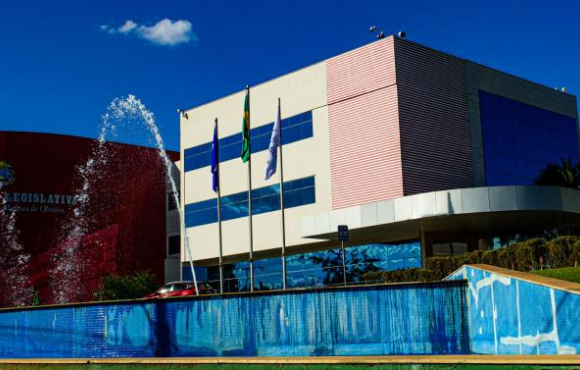 Projeto do Governo de MT que proíbe uso de celular em sala de aula é aprovado na AL