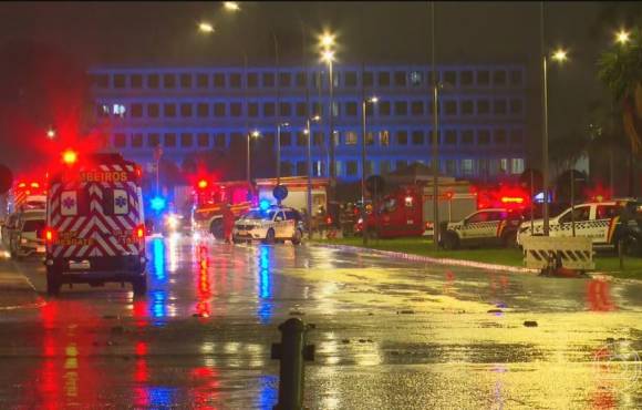 Praça dos Três Poderes, em Brasília, é isolada depois de duas explosões