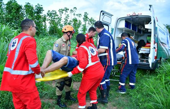 Motorista invade pista preferencial e provoca grave acidente na MT-130 em Rondonópolis