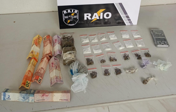 Companhia Raio prende homem com porções de maconha e cocaína em Cuiabá