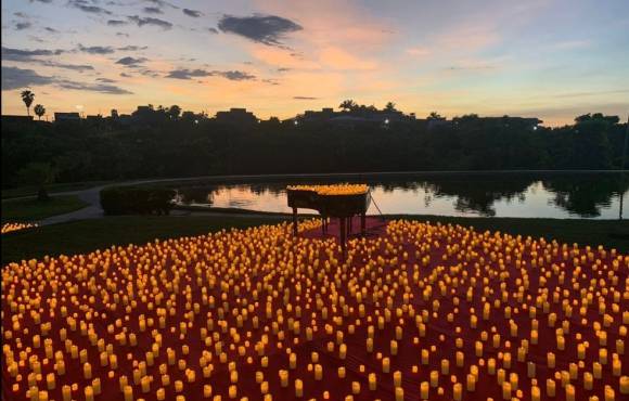 Espetáculo com mais de 2 mil velas de led e piano é realizado em Cuiabá