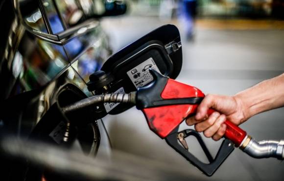 Gasolina subiu 10% e álcool 20%, mostra pesquisa do Procon na Capital