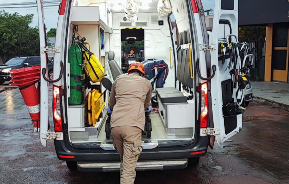 Bombeiros salvam recém-nascido que engasgou com leite materno