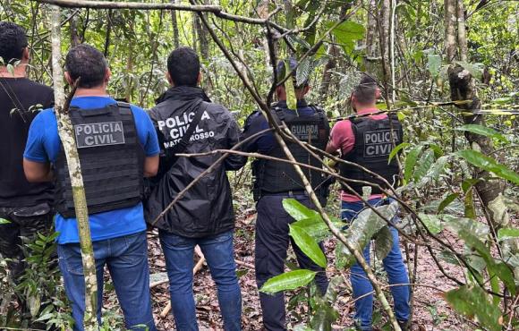 Polícia Civil e Corpo de Bombeiros localizam mais uma ossada em cemitério clandestino