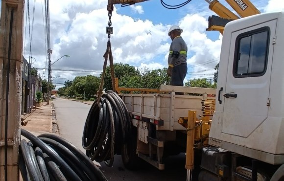 Polícia Civil prende funcionários de empresa flagrados com uma tonelada de fios de cobre furtados