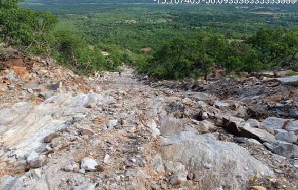 Relatório do MP aponta erosão e risco à segurança de visitantes no Morro de Santo Antônio (MT)