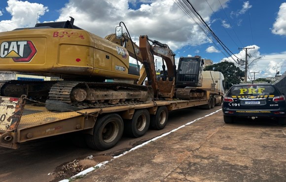 PRF recupera escavadeiras furtadas em Belo Horizonte durante fiscalização em Rondonópolis